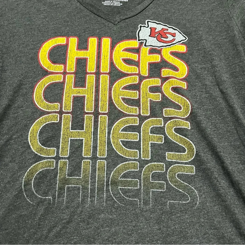 Kansas City Chiefs Women's V Neck T-Shirt Grey Size XL Majestic Football Kelce - Picture 4 of 6